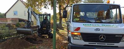 Pflanzlöcher werden vorbereitet für neue Straßenbäume in der Annenstraße. Pflanzlöcher werden vorbereitet für neue Straßenbäume in der Annenstraße.