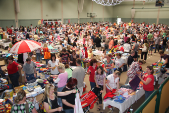 Flohmarkt in der Giebelseehalle Flohmarkt in der Giebelseehalle